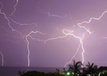 Mais de 160 cidades goianas têm alerta de tempestades neste domingo (26)