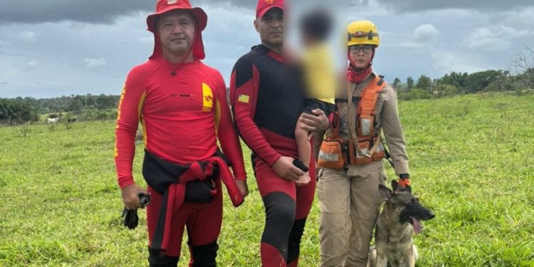 Menino de 4 anos é resgatado em área de pasto após ficar 12 horas desaparecido