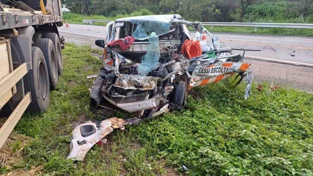 Motorista que fazia escolta de caminhão morre após acidente na BR-414, em Goiás