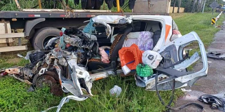 Motorista que fazia escolta de caminhão morre após acidente na BR-414, em Goiás