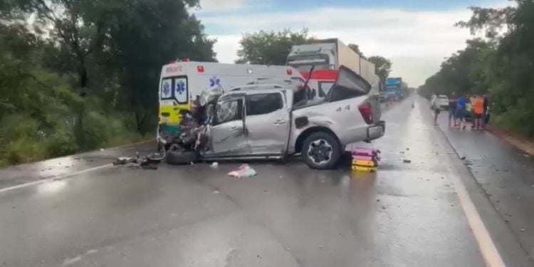 Grave acidente mata dois adultos e uma criança na BR-153, em Goiás 