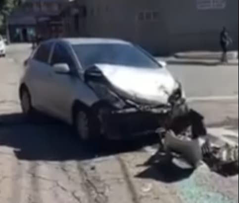 carro envolvido em capotamento de viatura