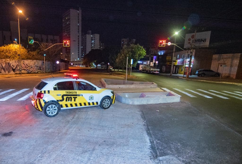 Trânsito na Região da Praça Cívica.