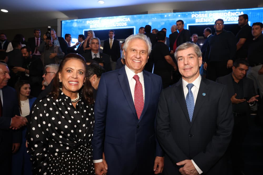 Ronaldo e Gracinha Caiado participam da posse do presidente da Fieg