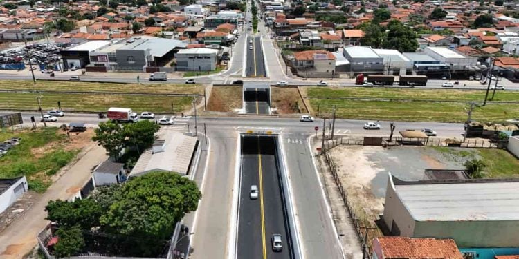 Trânsito é liberado no Viaduto do Papillon Park, em Aparecida, após conclusão de obras