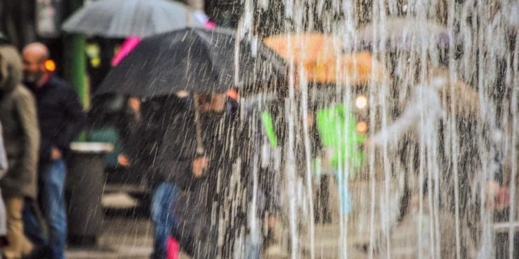 Avanço de frente fria pode provocar chuvas em Goiás