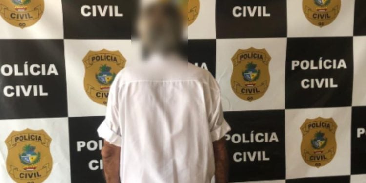 Médico é preso após paciente denunciar abuso durante exame ginecológico, em Goiás