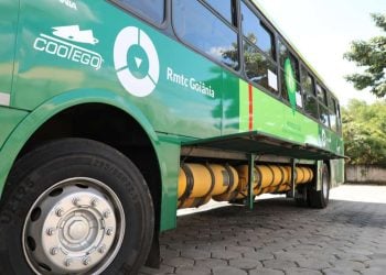 Primeiro ônibus movido a biometano começa a circular em Goiânia