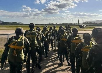 Militar do Exército morre durante treinamento de salto de paraquedas, em Goiás