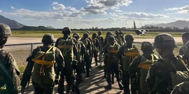 Militar do Exército morre durante treinamento de salto de paraquedas, em Goiás