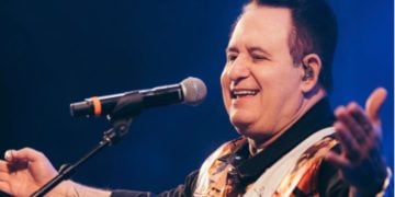 Vídeo: tudo sobre a queda do cantor Marrone durante show em Goiânia