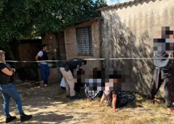 Dois homens e um menor são detidos por estupro coletivo de adolescente, em Goiás