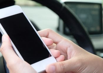 Goiânia terá novas regras para uso de celular por motoristas e motociclistas