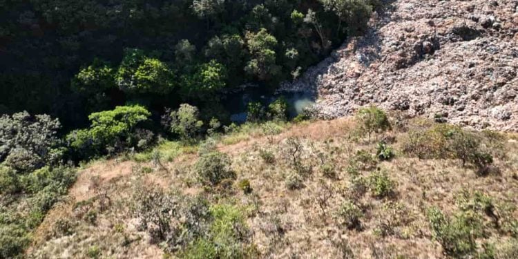 Análise mostra alta contaminação do córrego Santa Bárbara após desabamento de lixão