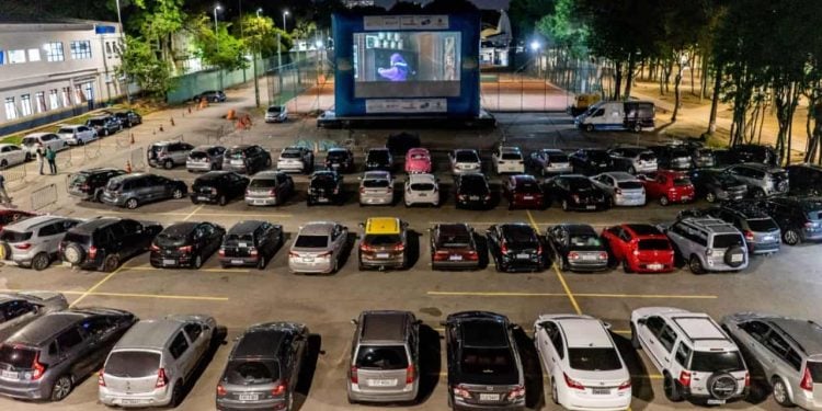 Goiânia recebe cinema drive-in gratuito com clássicos e lançamentos no Parque Mutirama