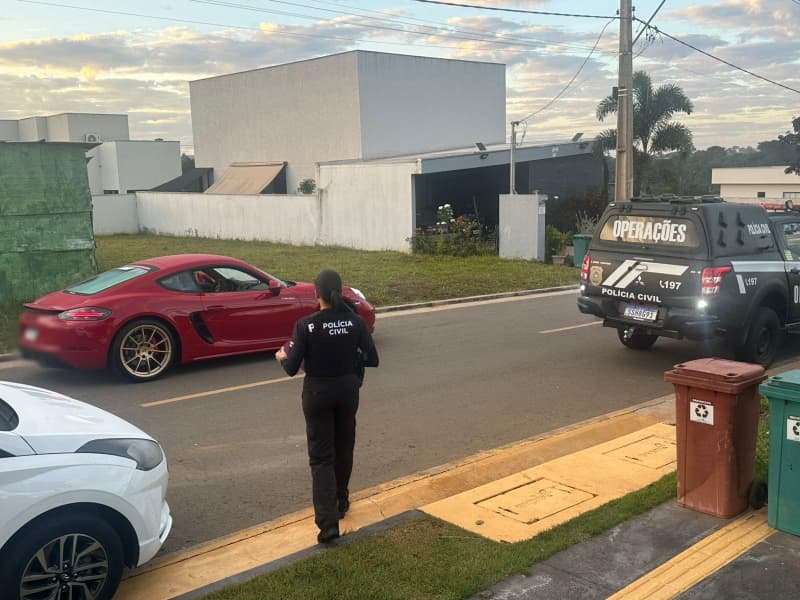 Golpes com carros de luxo