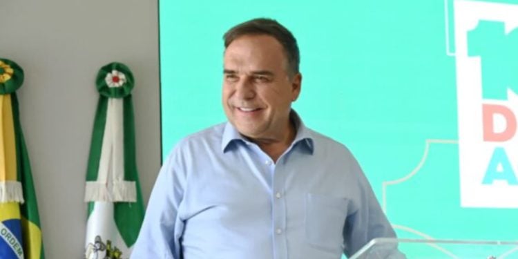 Prefeito de Goiânia recebe alta após tratamento de dengue e gastroenterite