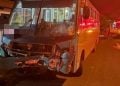 Adolescentes morrem em colisão entre moto e micro-ônibus em Jataí