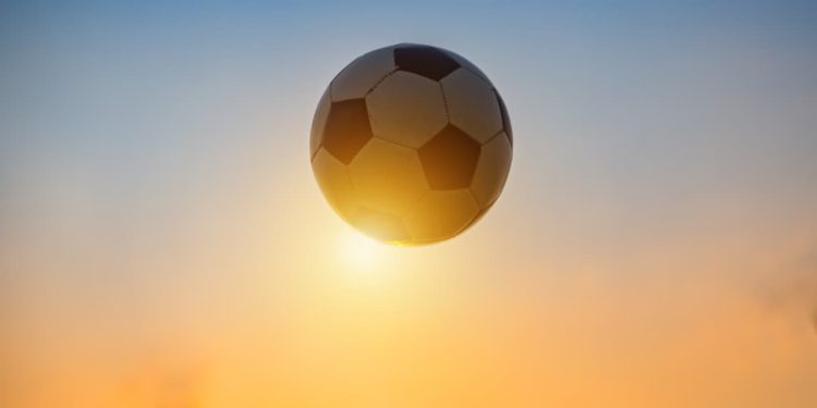 Fluminense representa o Brasil nas semifinais do Mundial de Clubes a partir desta terça (8) Nesta edição 2025, a feira contará com mais de 100 expositores, momentos culturais, educativos e de diversão para toda a família. O público poderá conferir produtos e serviços de diferentes portes e segmentos relacionados ao agronegócio, incluindo as mais importantes marcas nacionais e multinacionais do setor. Novidades, lançamentos, inovação e tendências: a Agrocaipirashow é lugar de conexões do universo que sustenta a economia do país. De acordo com Jorge Calile Lima, idealizador da feira, a Agrocaipirashow é um leque de descobertas e oportunidades às pessoas que vivem do agro ou apreciam tudo o que o setor produz, especialmente na região de Piracicaba, importante celeiro de inovação. “Vimos a necessidade de um evento aberto desse porte na nossa região e estamos empenhando esforços para promover a facilitação de encontros e conexões”, disse. A Agrocaipirashow traz alguns dos principais lançamentos, tecnologias e novidades agrícolas. Segundo Lima, não se trata de uma exposição de maquinários, mas de produtos dos mais variados. De suprimentos a instituições financeiras e educacionais, de alimentos à vestimenta, tudo num mesmo ambiente aberto às famílias que vivem ou não do agronegócio e encontram ali muita informação. “Sustentabilidade e respeito ao meio ambiente, às mulheres e à diversidade são prioridades da nossa feira”, afirma o organizador. Além dos estandes, a Arena Open Air contará com ambientes de descompressão, espaços exclusivos para as crianças, cantinhos instagramáveis, loja de produtos e serviços, praça de alimentação com food trucks e apresentações musicais. Entre as atrações, haverá pista off road de 15 mil metros quadrados para realização de test drive com veículos em exposição. Quer fazer parte da Agrocaipirashow? A Agrocaipirashow é uma feira diversa, aberta a expositores de diferentes portes e produtos. Na dúvida sobre se a feira é indicada à exposição do seu produto, entre em contato pelos telefones (19) 99608-5707, (19) 99778-4567 ou (19) 99677-8615. Informações: www.agrocaipirashow.com.br ou nas redes sociais @agrocaipirashow.