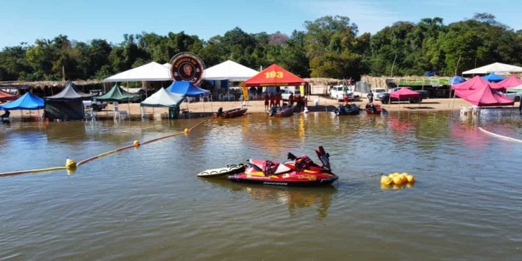 Jovem cai de moto aquática e tem cabelo sugado pela turbina no Rio Araguaia
