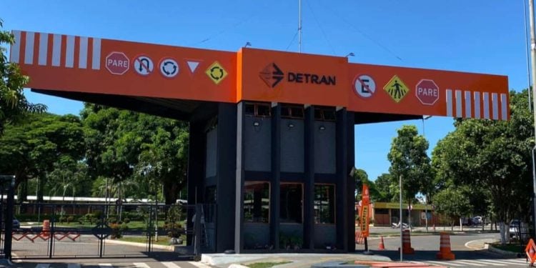 Médicos e psicólogos do Detran-GO iniciam paralisação em todo o Estado