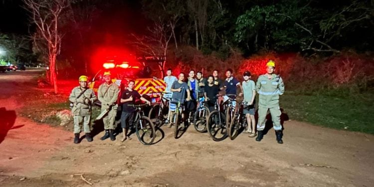 Nove adolescentes são resgatados após se perderem em mata em Rio Verde