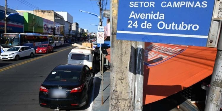 Trânsito na Avenida 24 de Outubro, em Goiânia, passa por mudanças