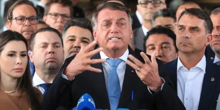 Jair Bolsonaro é alvo de operação da PF e e terá de usar tornozeleira eletrônica