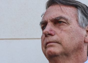 "Perseguição e humilhação", diz Bolsonaro após colocar tornozeleira em operação da PF