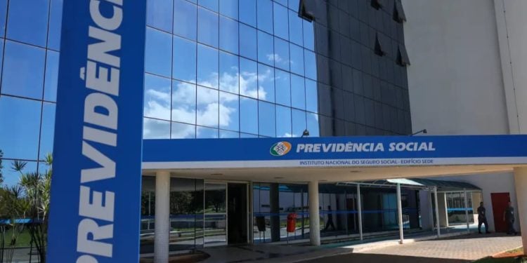 INSS afasta quatro servidores por suposta ligação com descontos ilegais em benefícios