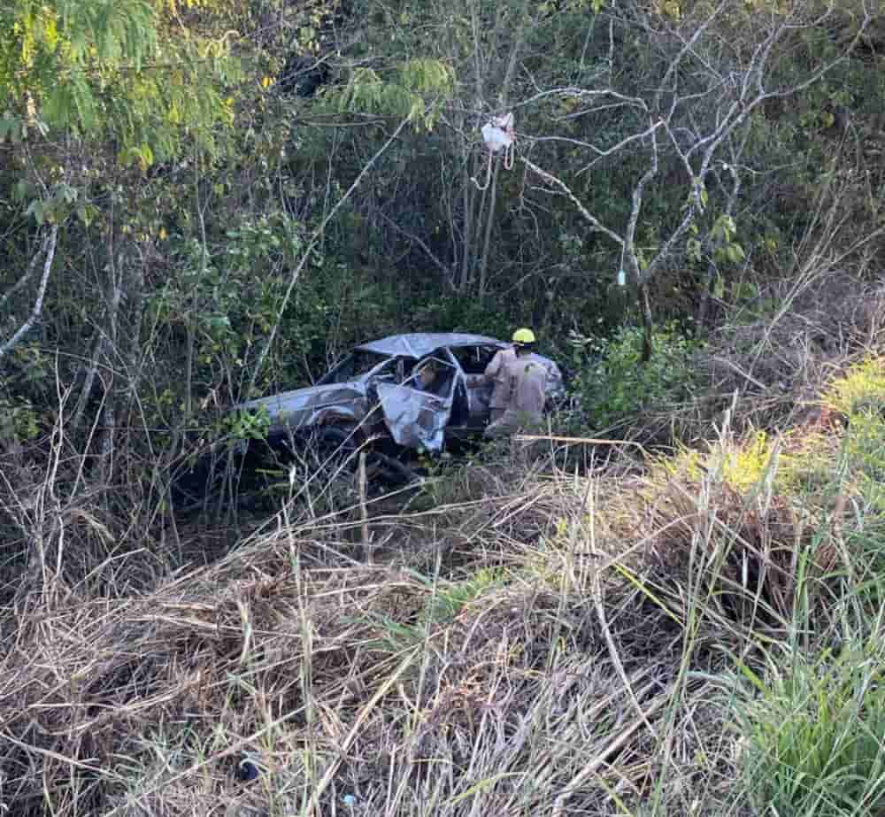 Grave acidente deixa três pessoas feridas e uma morta na GO-244