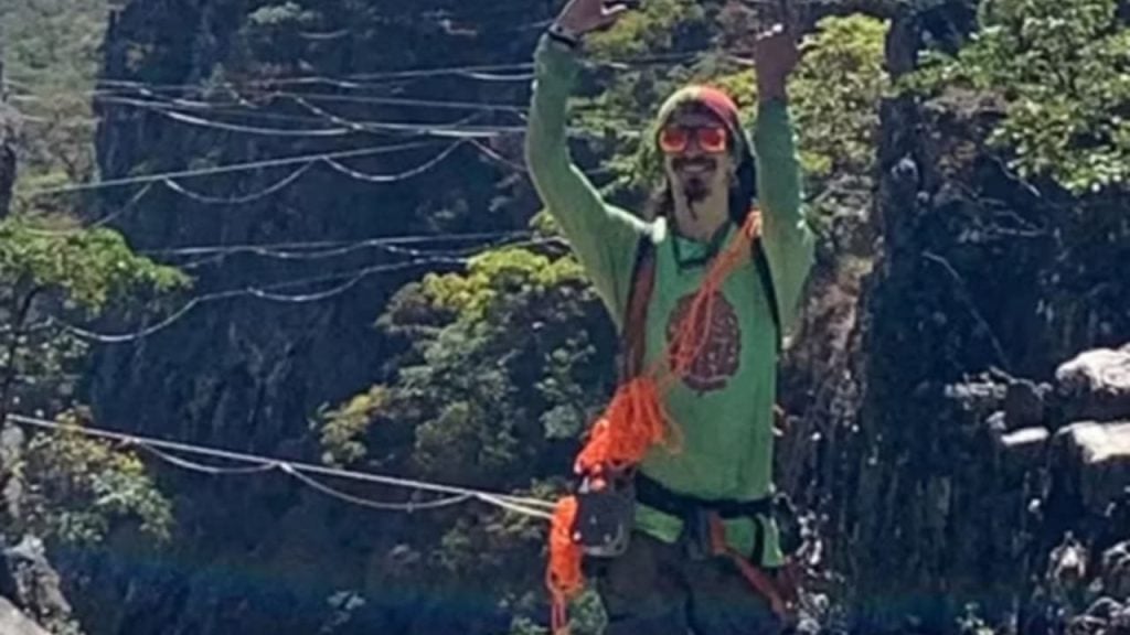 Turista que morreu ao cair de cachoeira na Chapada dos Veadeiros não estava preso ao highline, diz associação