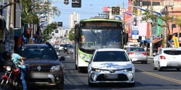 Trecho da Avenida 24 de Outubro passa a ter sentido único; veja mudanças