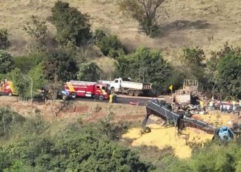 Acidente entre quatro caminhões e trator deixa dois mortos na GO-164