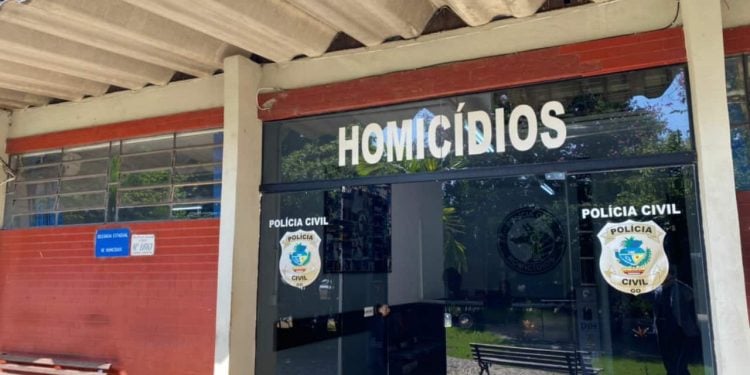 Motorista de 40 anos é encontrado morto dentro de carro, em Goiânia