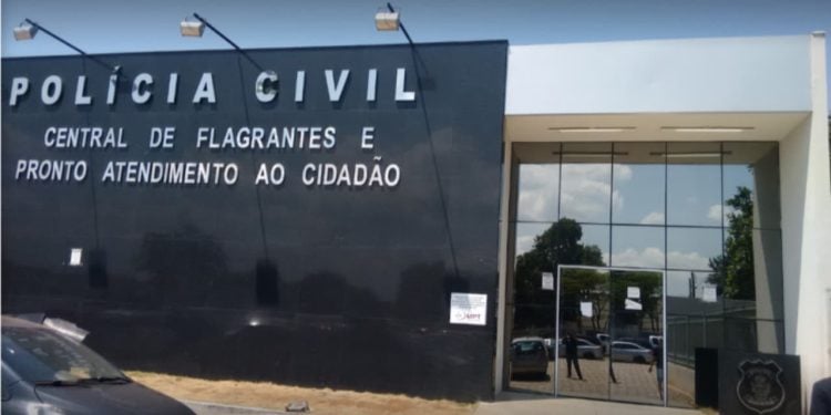 Mulher é presa por tráfico de drogas após criança levar cocaína para escola em Goiânia