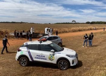 Viatura capotou na GO-330 para não atingir caminhão que desviou de carro com pneu furado