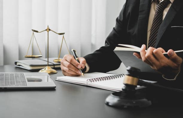 Advogado trabalhista para rescisão indireta: seu direito de demitir o patrão