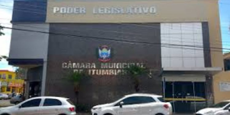 Câmara de Itumbiara abre concurso com 60 vagas e salários de até R$ 8,9 mil