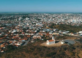 Catalão abre concurso com 140 vagas e salários de até R$ 9,9 mil; veja o edital