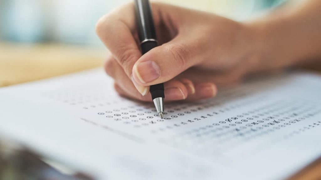 UFG abre concurso público com 33 vagas e salários de até R$ 4,9 mil