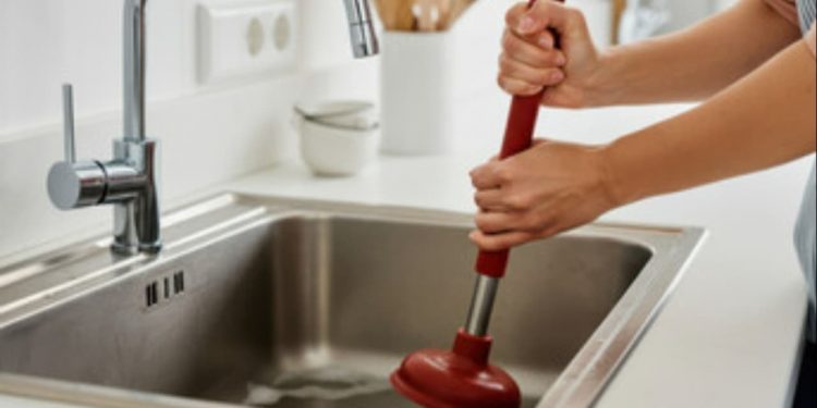 O que faz uma desentupidora? Entenda os principais serviços e como resolver seus problemas