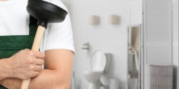 Entenda como funciona o serviço de desentupimento em condomínios