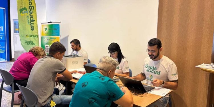 Feirão de Empregos oferece 10 mil vagas em Aparecida; veja como participar