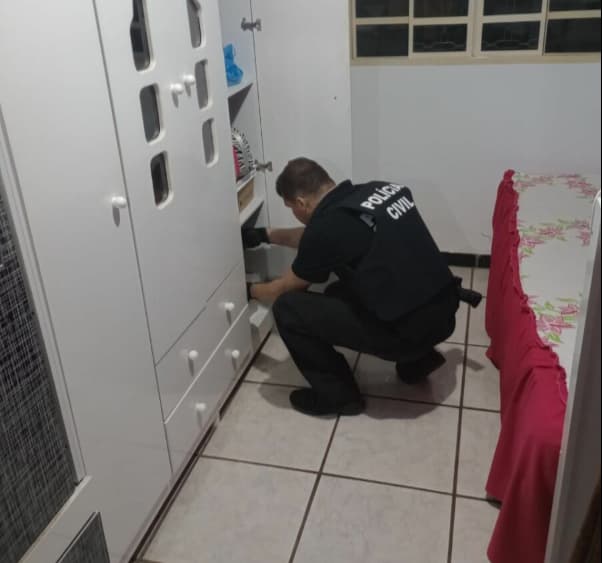 Padrasto é preso por importunação sexual e por armazenar imagens íntimas de enteada