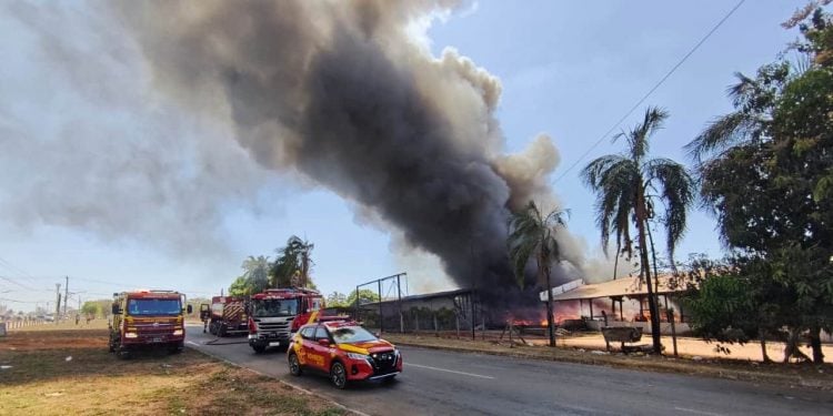 Incêndio atinge Polo Agroindustrial em Senador Canedo