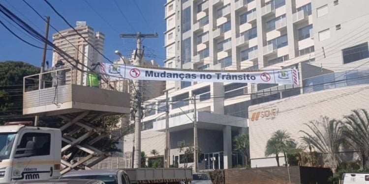 Trânsito no entorno da Avenida Jamel Cecílio, em Goiânia, passa por mudanças; veja