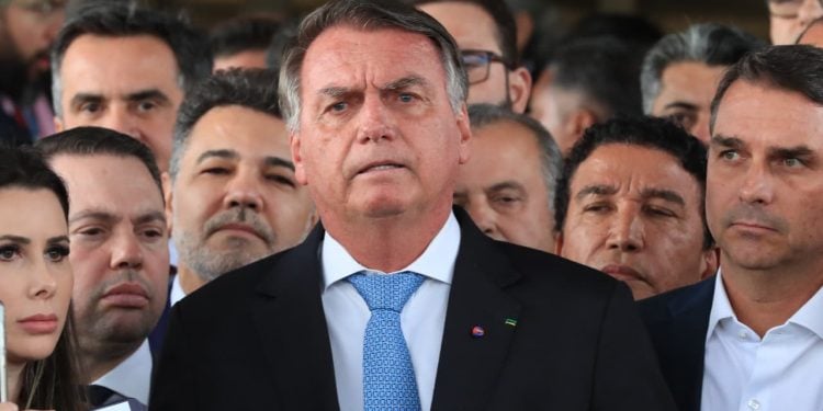 STF decreta prisão domiciliar de Jair Bolsonaro; veja o que o ex-presidente não pode fazer