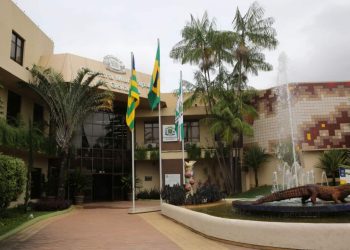 Câmara de Goiânia aprova em 1ª votação a revogação da taxa do lixo