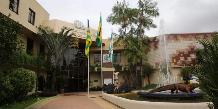 Câmara de Goiânia aprova em 1ª votação a revogação da taxa do lixo
